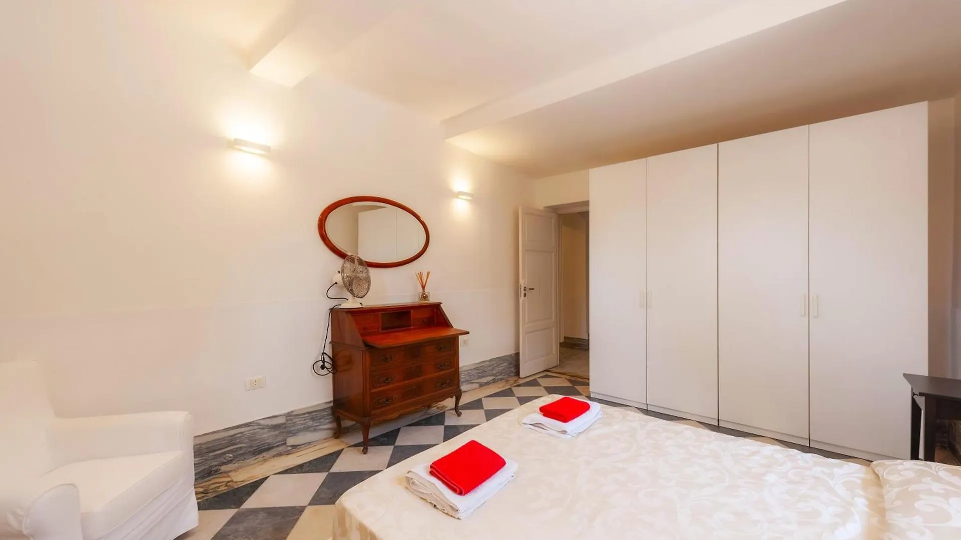 - The Marble Home Versilia- Free Parking- Marina di Massa 0*,  Italie